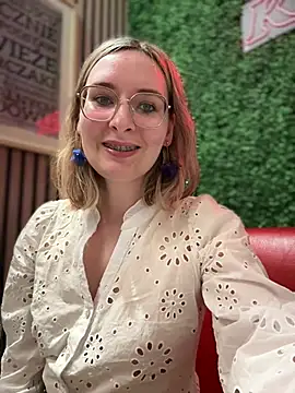 Snapshot of The_Snowwhitee chatting on 01/16/25, 07:20 The Snowwhitee online show from 01/16/25, 07:20