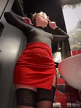 Snapshot of The_Snowwhitee chatting on 02/19/25, 07:16 The Snowwhitee online show from 02/19/25, 07:16