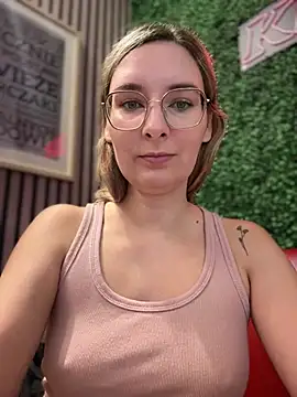 Snapshot of The_Snowwhitee chatting on 03/10/25, 09:21 The Snowwhitee online show from 03/10/25, 09:21