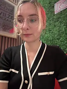 Snapshot of The_Snowwhitee chatting on 03/13/25, 07:17 The Snowwhitee online show from 03/13/25, 07:17