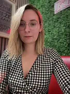 Snapshot of The_Snowwhitee chatting on 03/17/25, 07:15 The Snowwhitee online show from 03/17/25, 07:15