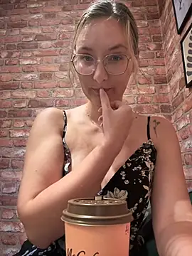 Snapshot of The_Snowwhitee chatting on 09/14/25, 08:13 The Snowwhitee online show from 09/14/25, 08:13