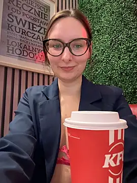 Snapshot of The_Snowwhitee chatting on 11/06/25, 09:21 The Snowwhitee online show from 11/06/25, 09:21