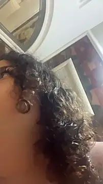 Snapshot of valentinny chatting on 11/24/25, 02:11 valentinny online show from 11/24/25, 02:11