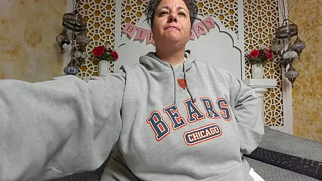 Snapshot of AleshaArabian chatting on 10/23/25, 03:28 AleshaArabian online show from 10/23/25, 03:28