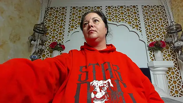 Snapshot of AleshaArabian chatting on 10/24/25, 03:25 AleshaArabian online show from 10/24/25, 03:25