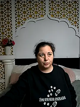 Snapshot of AleshaArabian chatting on 10/27/25, 05:11 AleshaArabian online show from 10/27/25, 05:11