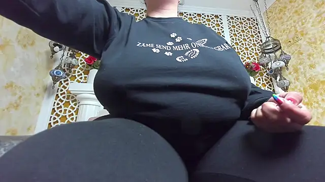 Snapshot of AleshaArabian chatting on 10/29/25, 04:15 AleshaArabian online show from 10/29/25, 04:15