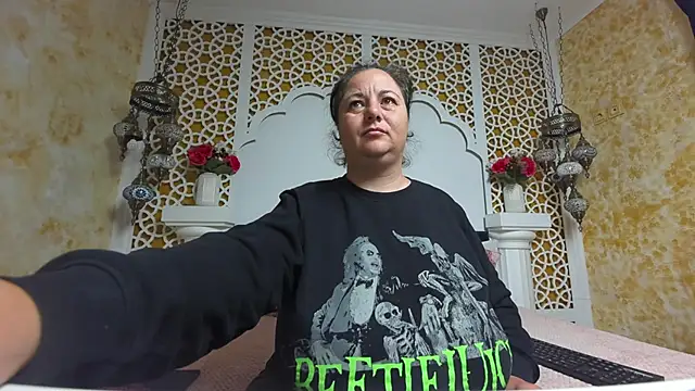 Snapshot of AleshaArabian chatting on 10/31/25, 05:08 AleshaArabian online show from 10/31/25, 05:08