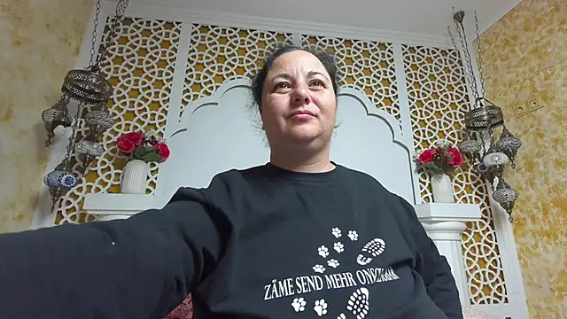 Snapshot of AleshaArabian chatting on 11/10/25, 05:06 AleshaArabian online show from 11/10/25, 05:06