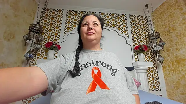 Snapshot of AleshaArabian chatting on 11/24/25, 05:29 AleshaArabian online show from 11/24/25, 05:29