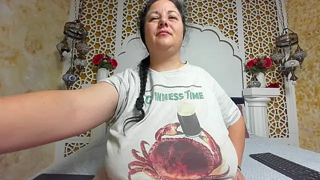 Snapshot of AleshaArabian chatting on 12/02/25, 05:02 AleshaArabian online show from 12/02/25, 05:02