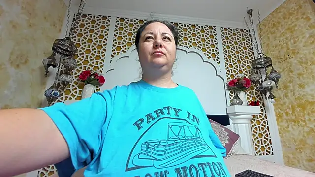 Snapshot of AleshaArabian chatting on 12/16/25, 05:34 AleshaArabian online show from 12/16/25, 05:34