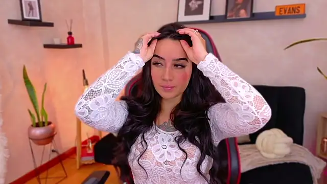 EmmyEvans1 online show from 02/17/26, 07:42