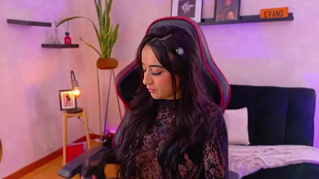 EmmyEvans1 online show from 02/18/26, 07:32