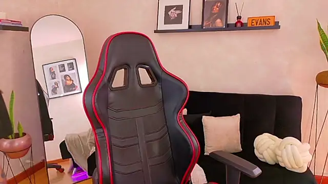 EmmyEvans1 online show from 02/26/26, 07:24