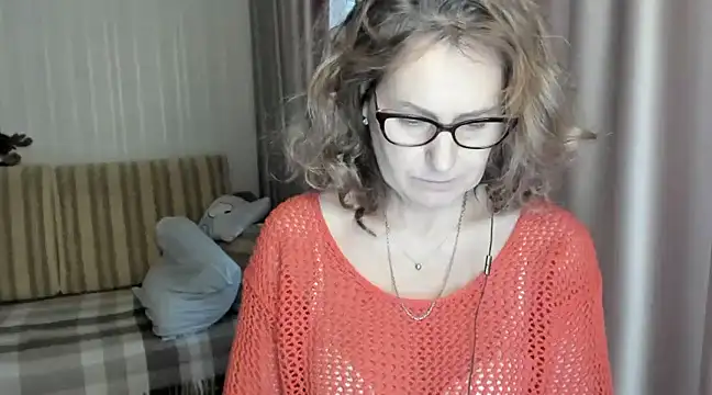 lauraoven online show from 02/04/25, 01:59