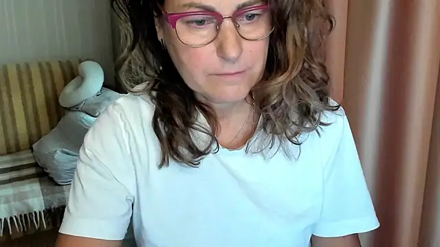 lauraoven online show from 10/10/25, 07:40