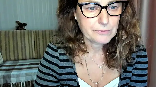 lauraoven online show from 10/25/25, 09:06