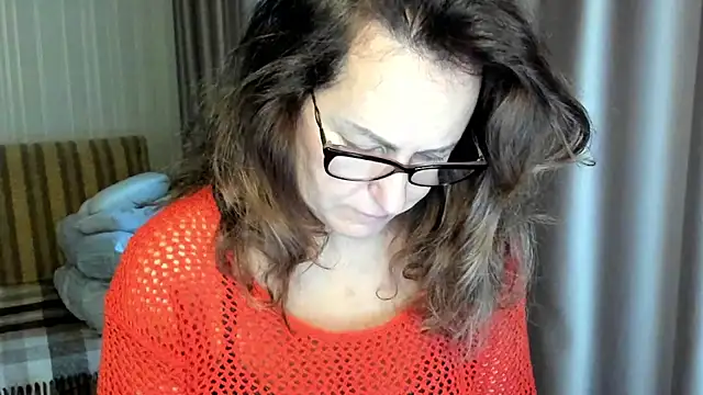 lauraoven online show from 11/05/25, 07:52