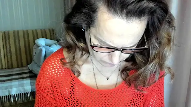 lauraoven online show from 11/08/25, 10:15