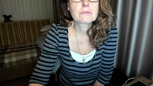 lauraoven online show from 11/23/25, 04:29