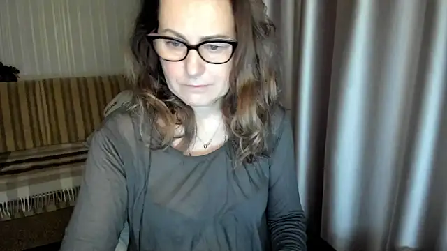 lauraoven online show from 12/19/25, 08:10