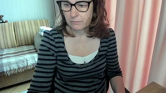 Snapshot of lauraoven chatting on 05/04/26, 08:43 lauraoven online show from 05/04/26, 08:43