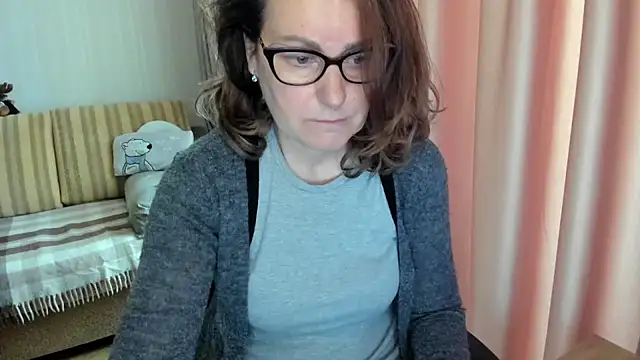 Snapshot of lauraoven chatting on 05/08/26, 07:46 lauraoven online show from 05/08/26, 07:46