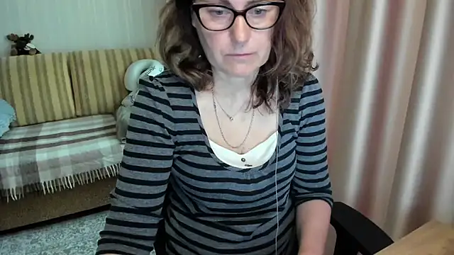 Snapshot of lauraoven chatting on 05/29/26, 07:17 lauraoven online show from 05/29/26, 07:17