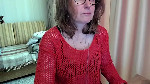 Snapshot of lauraoven chatting on 06/02/26, 07:32 lauraoven online show from 06/02/26, 07:32