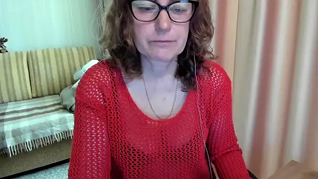 Snapshot of lauraoven chatting on 06/05/26, 07:03 lauraoven online show from 06/05/26, 07:03