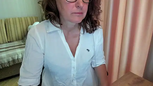 lauraoven online show from 07/17/26, 07:15