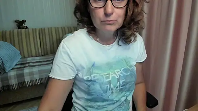 lauraoven online show from 08/06/26, 03:36