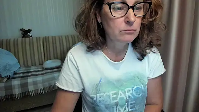 lauraoven online show from 08/07/26, 04:20