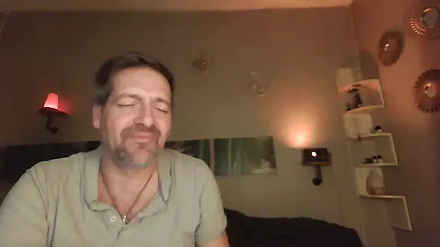 Snapshot of matrikes1 chatting on 12/13/24, 12:42 matrikes1 online show from 12/13/24, 12:42