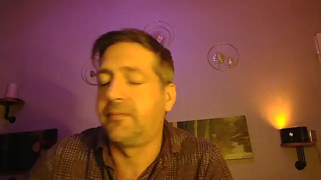 Snapshot of matrikes1 chatting on 12/15/24, 04:37 matrikes1 online show from 12/15/24, 04:37