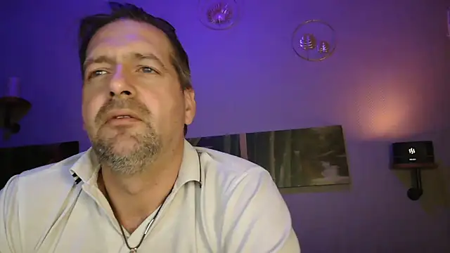 Snapshot of matrikes1 chatting on 12/16/24, 07:54 matrikes1 online show from 12/16/24, 07:54