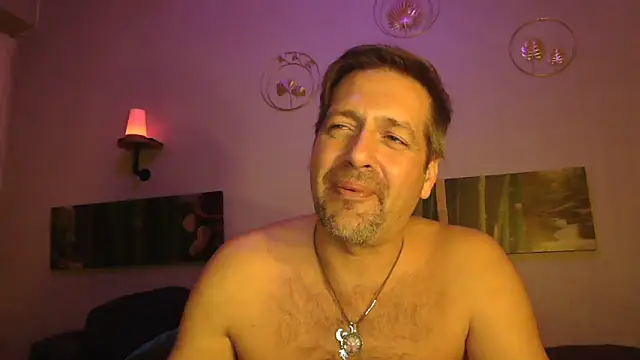 Snapshot of matrikes1 chatting on 12/28/24, 02:33 matrikes1 online show from 12/28/24, 02:33