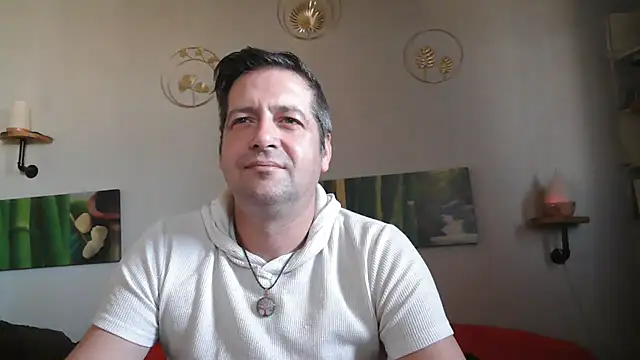 Snapshot of matrikes1 chatting on 01/26/25, 01:04 matrikes1 online show from 01/26/25, 01:04