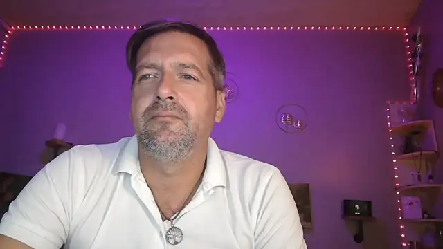 Snapshot of matrikes1 chatting on 10/10/25, 04:39 matrikes1 online show from 10/10/25, 04:39