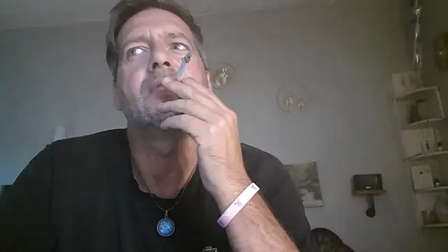 Snapshot of matrikes1 chatting on 10/15/25, 02:50 matrikes1 online show from 10/15/25, 02:50