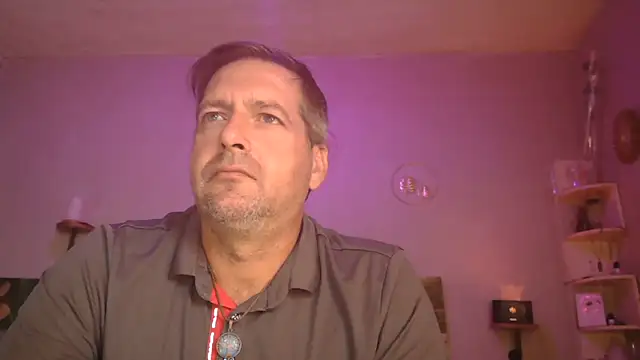 Snapshot of matrikes1 chatting on 10/17/25, 01:35 matrikes1 online show from 10/17/25, 01:35