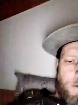 Snapshot of Kw8585kw chatting on 12/19/24, 10:00 Kw8585kw online show from 12/19/24, 10:00