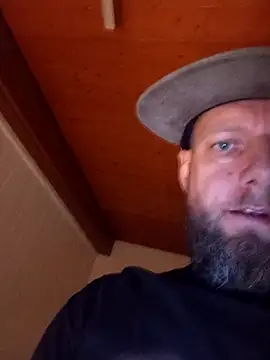 Snapshot of Kw8585kw chatting on 11/27/25, 08:33 Kw8585kw online show from 11/27/25, 08:33