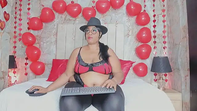 Snapshot of AranzaLatinBlacks chatting on 02/14/25, 07:02 AranzaLatinBlacks online show from 02/14/25, 07:02