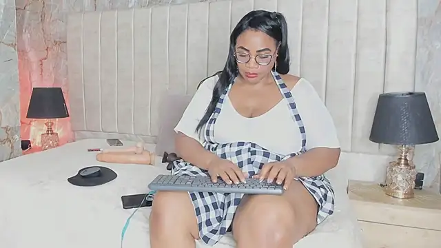 Snapshot of AranzaLatinBlacks chatting on 02/19/25, 03:05 AranzaLatinBlacks online show from 02/19/25, 03:05