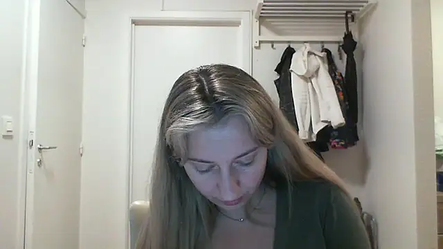 Snapshot of SusanCurt chatting on 10/17/25, 08:50 SusanCurt online show from 10/17/25, 08:50