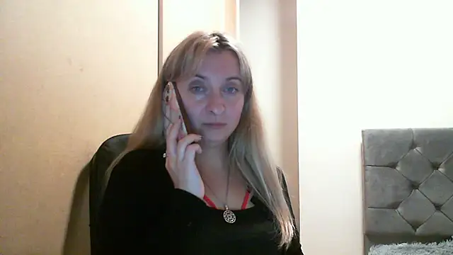 Snapshot of SusanCurt chatting on 10/23/25, 05:23 SusanCurt online show from 10/23/25, 05:23