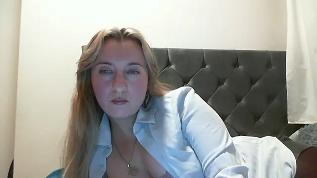 SusanCurt online show from 10/27/25, 06:56